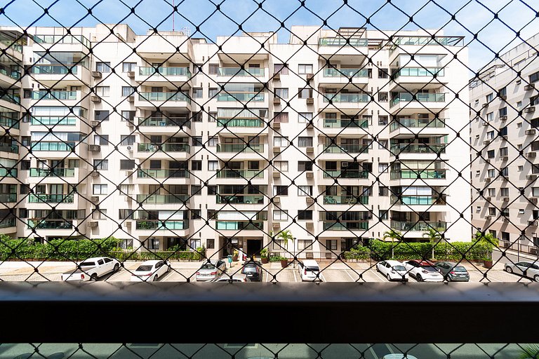 Apartamento 2 Qto e Varanda em Condomínio Completo